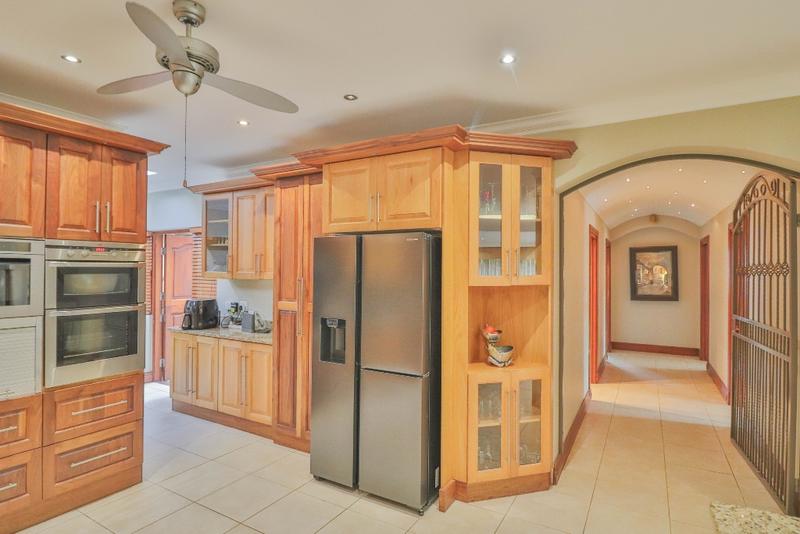 5 Bedroom Property for Sale in Linkside Western Cape